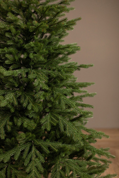 Изображение товара Ель искусственная Ёлушка Уральская / ЕУРАЛ 24 (2.4, подставка металл)