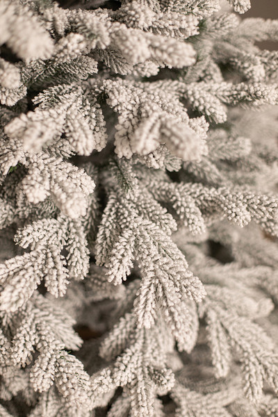 Изображение товара Ель искусственная Ёлушка Уральская заснеженная / ЕУРАЛЗ 21 (2.1м, подставка пластик)
