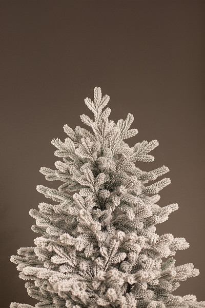 Изображение товара Ель искусственная Ёлушка Уральская заснеженная / ЕУРАЛЗ 21 (2.1м, подставка пластик)