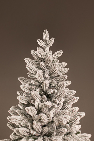 Изображение товара Ель искусственная Ёлушка Донская заснеженная / ЕДОНЗ 15 (1.5м, подставка пластик)