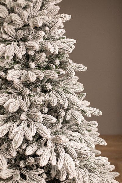 Изображение товара Ель искусственная Ёлушка Донская заснеженная / ЕДОНЗ 15 (1.5м, подставка пластик)