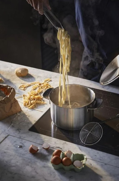 Изображение товара Кастрюля Fiskars All Steel / 1064752 (5л, с крышкой)