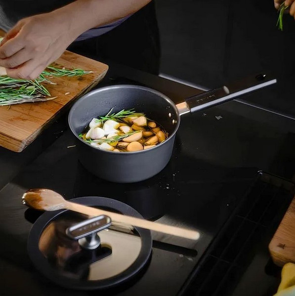 Изображение товара Сотейник Fiskars Hard Face / 1075524 (с крышкой)