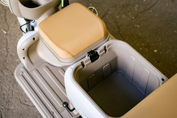 Изображение товара Электроскутер AVM CITY 650 (серый)