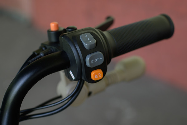 Изображение товара Электроскутер AVM CITY 650 (серый)