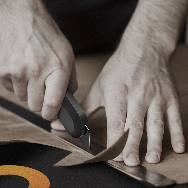 Изображение товара Нож пистолетный Deli Soft Touch / EHT4008 (черный)