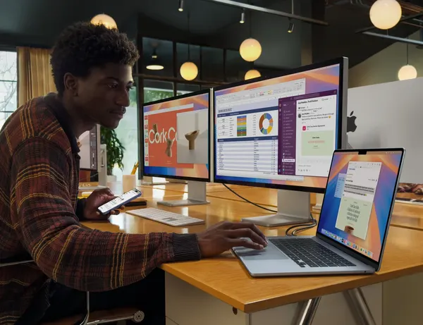 Изображение товара Ноутбук Apple MacBook Air 15" M4 10 CPU 10 GPU 16GB/256GB MC7A4 / A3241 (Sky Blue)