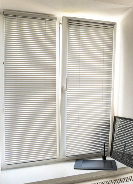 Изображение товара Жалюзи горизонтальные Delfa СГЖМ-311/13 (43x150, серебро брокат)