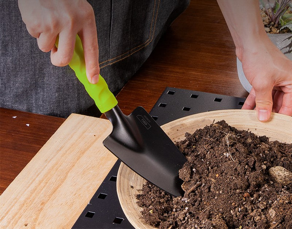 Изображение товара Совок садовый Deli EDL580811 (зеленый)