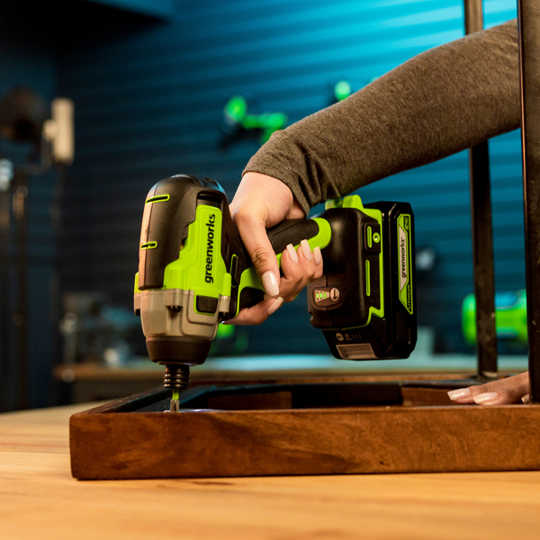 Изображение товара Аккумуляторный шуруповерт Greenworks GD24ID3 бесщеточный 24V / 3802807CUA (с АКБ 2Ач и ЗУ)