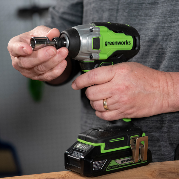 Изображение товара Аккумуляторный шуруповерт Greenworks GD24ID3 бесщеточный 24V / 3802807CUB (с АКБ 4Ач и ЗУ)