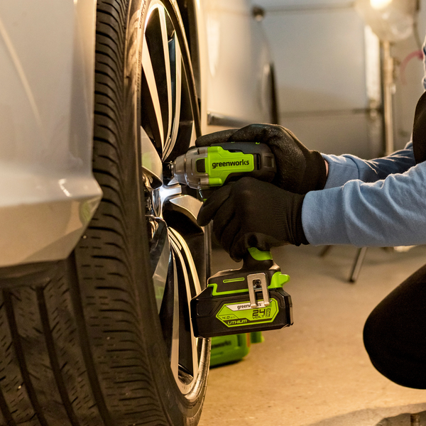 Изображение товара Аккумуляторный гайковерт Greenworks GD24IW400 бесщеточный 24V / 3802907CUB (с АКБ 4Ач и ЗУ)