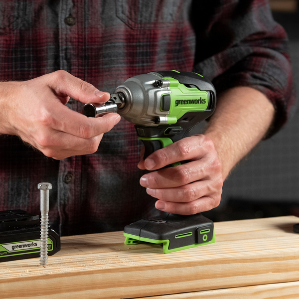 Изображение товара Аккумуляторный гайковерт Greenworks GD24IW400 бесщеточный 24V / 3802907CUB (с АКБ 4Ач и ЗУ)