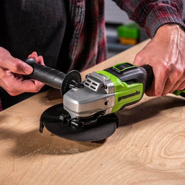 Изображение товара Угловая шлифовальная машина Greenworks GD24AG бесщеточная 24V / 3200207CUB (с АКБ 4Ач и ЗУ)