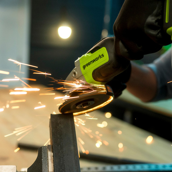 Изображение товара Угловая шлифовальная машина Greenworks GD24AG бесщеточная 24V / 3200207CUB (с АКБ 4Ач и ЗУ)