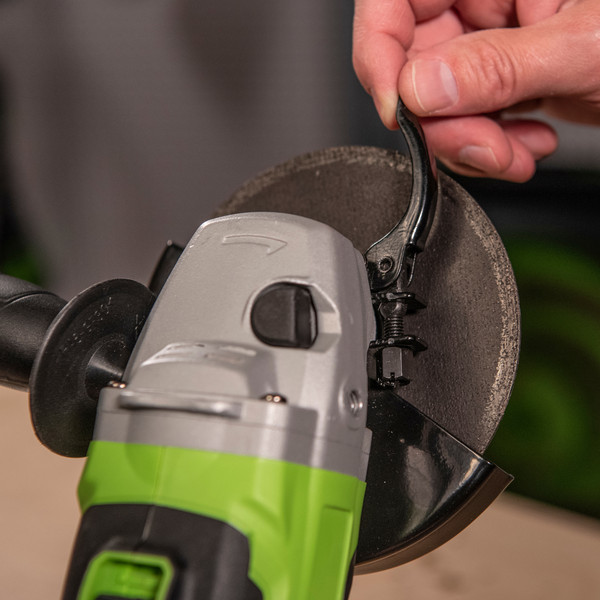 Изображение товара Угловая шлифовальная машина Greenworks GD24AG бесщеточная 24V / 3200207CUB (с АКБ 4Ач и ЗУ)