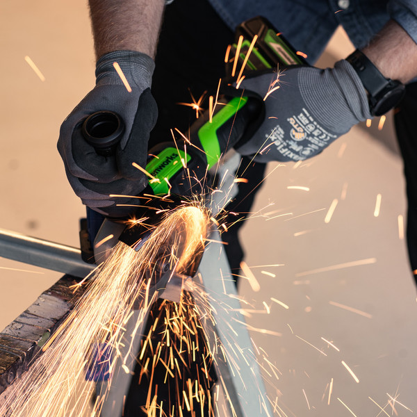 Изображение товара Угловая шлифовальная машина Greenworks GD24AG бесщеточная 24V / 3200207CUB (с АКБ 4Ач и ЗУ)