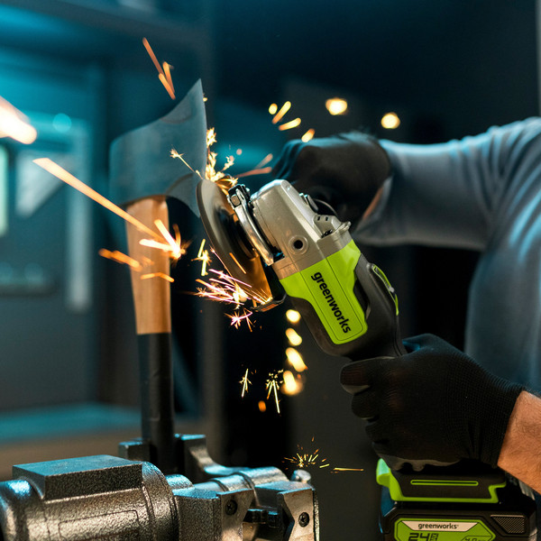 Изображение товара Угловая шлифовальная машина Greenworks GD24AG бесщеточная 24V / 3200207CUB (с АКБ 4Ач и ЗУ)