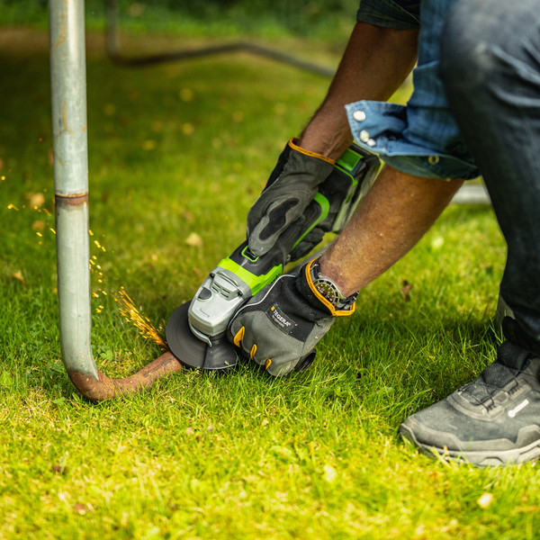 Изображение товара Угловая шлифовальная машина Greenworks GD24AG бесщеточная 24V / 3200207CUH (с АКБ 8Ач и ЗУ)