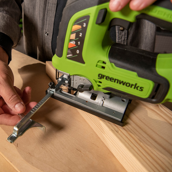 Изображение товара Электролобзик Greenworks GD24JS120 бесщеточный 24V / 3601407CUB (с АКБ 4Ач и ЗУ)