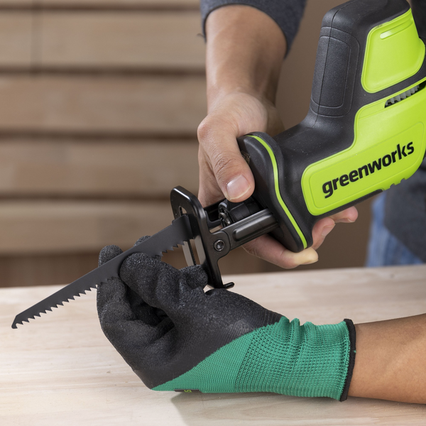 Изображение товара Сабельная пила Greenworks GPT-CRS-25 бесщеточная 24V / 1200507CUA (с АКБ 2Ач и ЗУ)