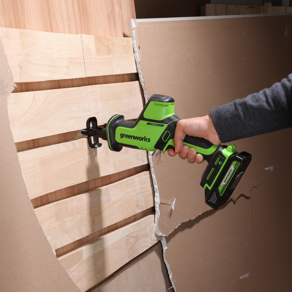 Изображение товара Сабельная пила Greenworks GPT-CRS-25 бесщеточная 24V / 1200507CUB (с АКБ 4Ач и ЗУ)