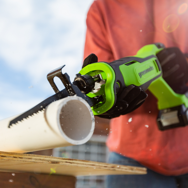 Изображение товара Сабельная пила Greenworks GPT-BLRS-1 бесщеточная 24V / 1200607CUA (с АКБ 2Ач и ЗУ)