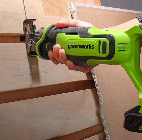 Изображение товара Сабельная пила Greenworks GPT-BLRS-1 бесщеточная 24V / 1200607CUB (с АКБ 4Ач и ЗУ)