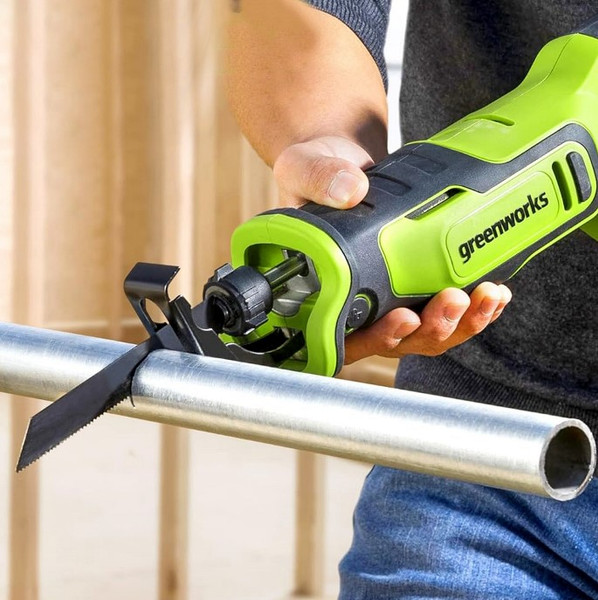Изображение товара Сабельная пила Greenworks GPT-BLRS-1 бесщеточная 24V / 1200607CUB (с АКБ 4Ач и ЗУ)