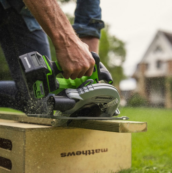 Изображение товара Дисковая пила Greenworks GD24CS бесщеточная 24V / 1500907CUG (с АКБ 5Ач и ЗУ)