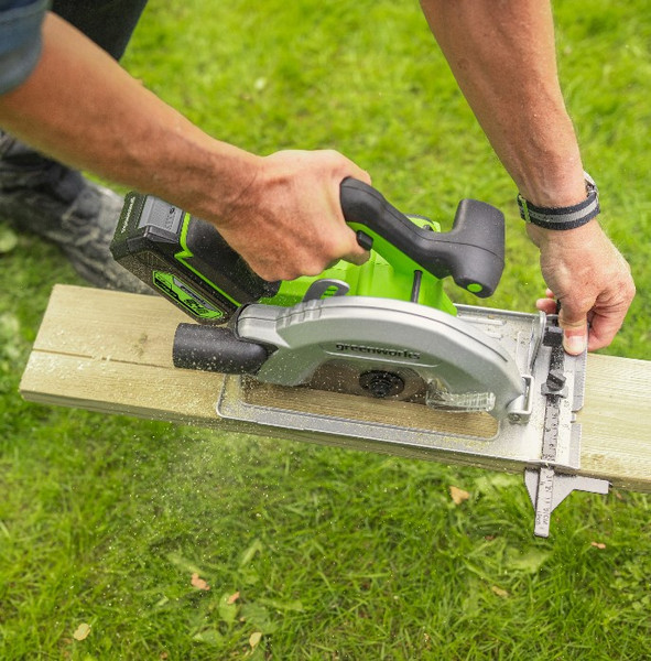 Изображение товара Дисковая пила Greenworks GD24CS бесщеточная 24V / 1500907CUG (с АКБ 5Ач и ЗУ)