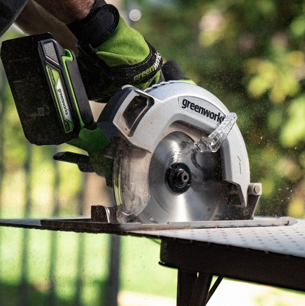 Изображение товара Дисковая пила Greenworks GD24CS бесщеточная 24V / 1500907CUG (с АКБ 5Ач и ЗУ)