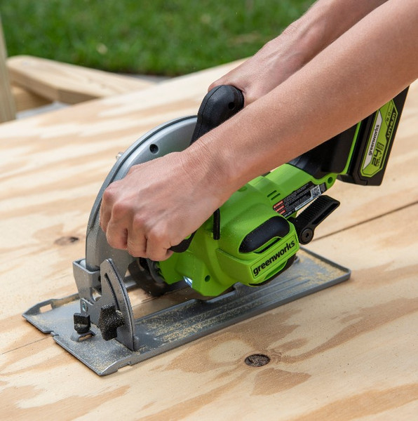 Изображение товара Дисковая пила Greenworks GD24CS бесщеточная 24V / 1500907CUG (с АКБ 5Ач и ЗУ)