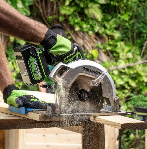 Изображение товара Дисковая пила Greenworks GD24CS бесщеточная 24V / 1500907CUG (с АКБ 5Ач и ЗУ)