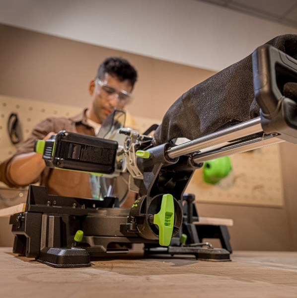 Изображение товара Торцовочная пила Greenworks GD24MS216 бесщеточная 24V / 1501707UA (с АКБ 2Ач и ЗУ)