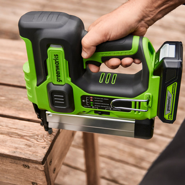Изображение товара Аккумуляторный гвоздезабиватель Greenworks GD24BN / 3400707CUA