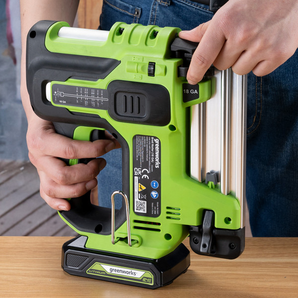 Изображение товара Аккумуляторный гвоздезабиватель Greenworks GD24BN / 3400707CUA