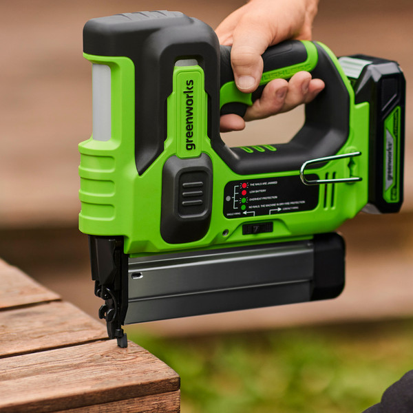 Изображение товара Аккумуляторный гвоздезабиватель Greenworks GD24BN / 3400707CUA