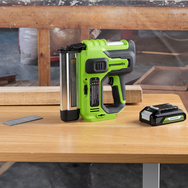 Изображение товара Аккумуляторный гвоздезабиватель Greenworks GD24BN / 3400707CUA