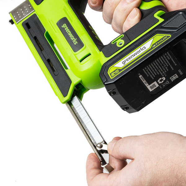 Изображение товара Аккумуляторный степлер Greenworks G24CS10 24V / 3400107CUA (с АКБ 2Ач и ЗУ)