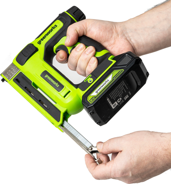 Изображение товара Аккумуляторный степлер Greenworks G24CS10 24V / 3400107CUA (с АКБ 2Ач и ЗУ)
