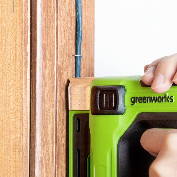 Изображение товара Аккумуляторный степлер Greenworks G24CS10 24V / 3400107CUA (с АКБ 2Ач и ЗУ)