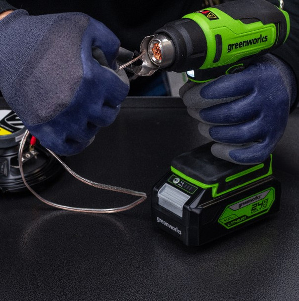 Изображение товара Строительный фен Greenworks G24HG 24V 550°С / 3400207CUB (с АКБ 4Ач и ЗУ)