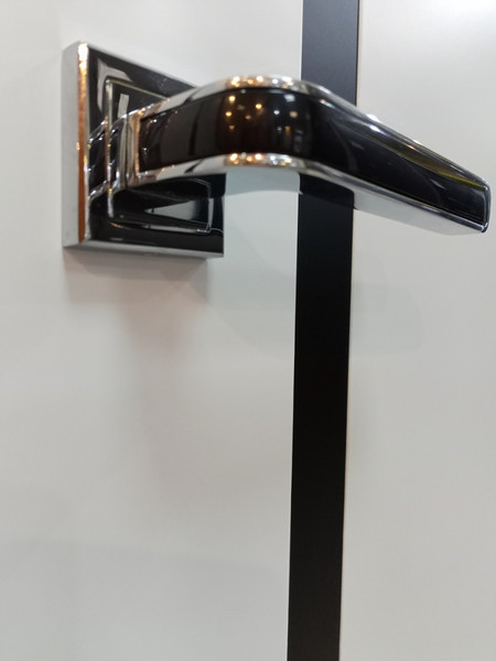 Изображение товара Дверь межкомнатная Юни Эмаль Line 2 80x200 (белый/черный)