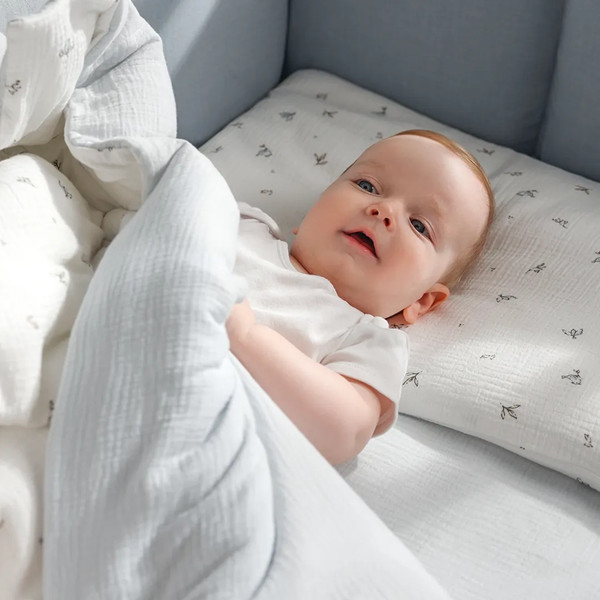 Изображение товара Комплект постельный для малышей Perina Muslin / КПБ3-М.1.23х2.9 (птички/голубая пастель)