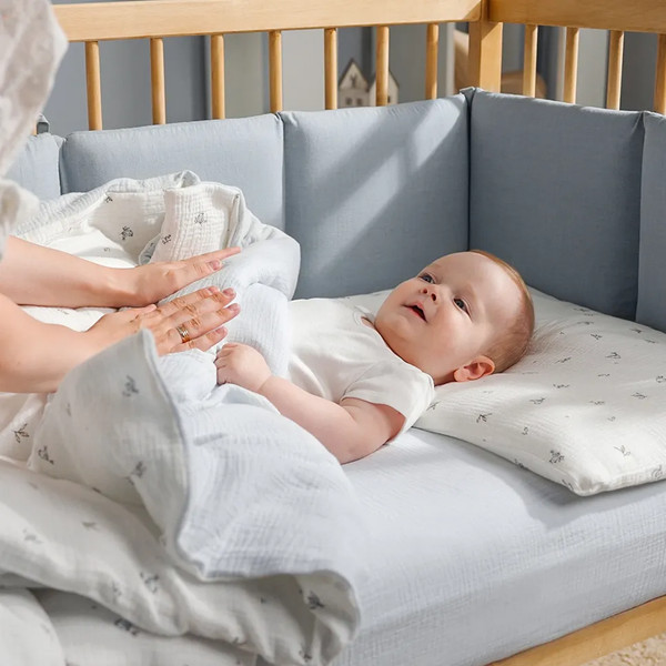 Изображение товара Комплект постельный для малышей Perina Muslin / КПБ3-М.1.23х2.9 (птички/голубая пастель)