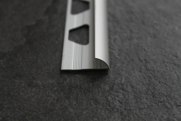 Изображение товара Уголок под плитку Profiling Полукруглый ПО-8 (2.7м, серебристый)