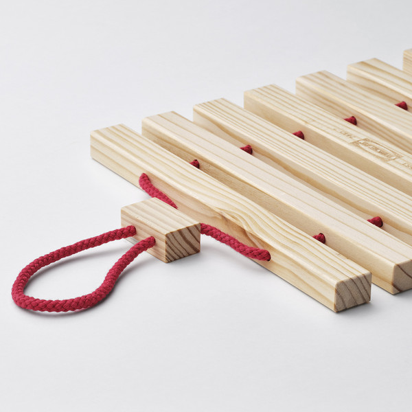 Изображение товара Подставка под горячее Ikea Halvnabb / 706.021.73 (ярко-красный/сосна)