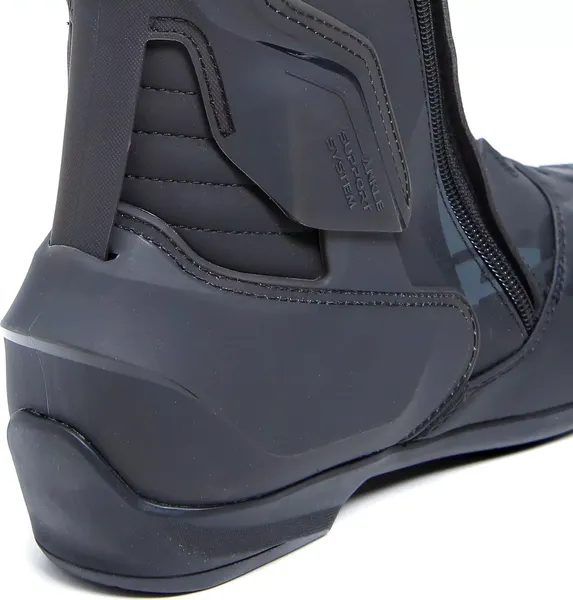 Изображение товара Мотоботы TCX S-TR1 20179T7671-001-42 (р.42, черный)