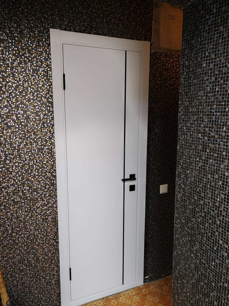 Изображение товара Дверь межкомнатная Юни Эмаль Line 1 70x200 (белый/черный)